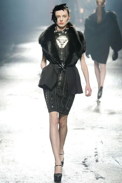 Look 12